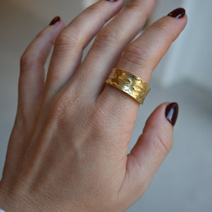 
                  
                    Gold Gloria
                  
                